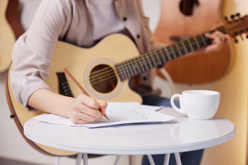 吉他新手学什么？10种必备的学吉他入门知识！